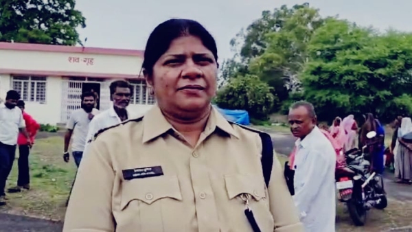 Woman jumped into well with 4 children incident in Garoth police station area of Mandsaur Woman jumped into well with 4 children incident in Garoth police station area of Mandsaur