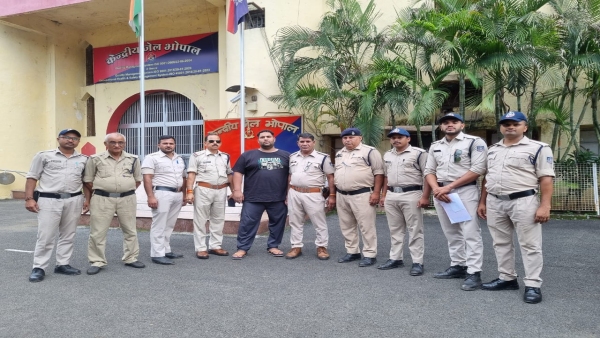 Excise department raided and caught the famous absconding smuggler Vicky Sardar