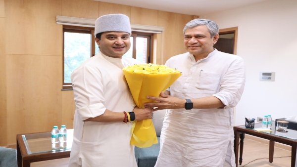 Minister Jyotiraditya Scindia met Ashwini Vaishnav to make Gwalior an IT hub in Railways