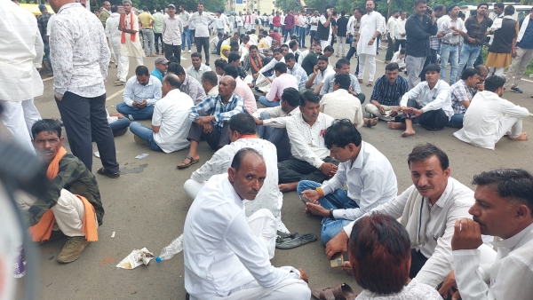 Sarpanches of Madhya Pradesh staged a protest on the streets of Bhopal with 19-point demands Sarpanches of Madhya Pradesh staged a protest on the streets of Bhopal with 19-point demands