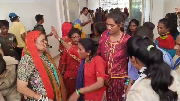 Women took off their clothes in Guna Collectorate