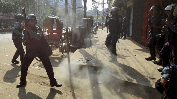 india closes visa offices in bangladesh