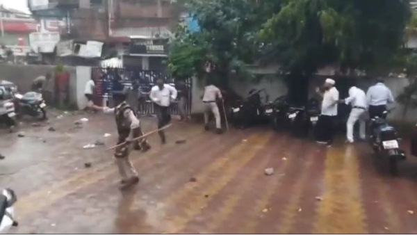 Chattarpur police station stone pelting video