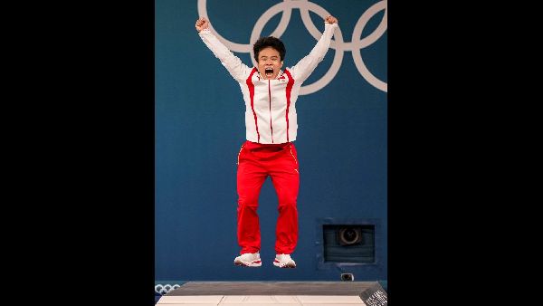  चीन ने कलात्मक तैराकी में स्वर्ण जीता