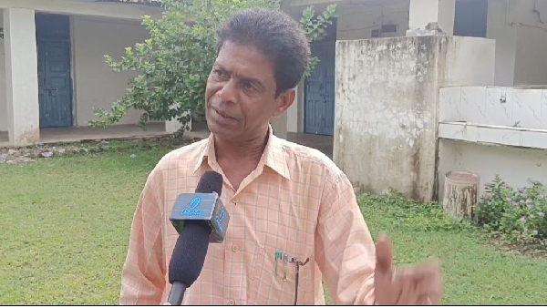 Ramnagar Devraj Nagar High School building dismantled classes are being held in dilapidated Maihar