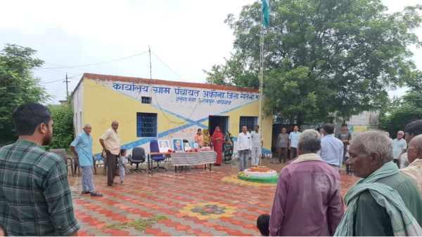 Insult of woman sarpanch in Satna Akouna