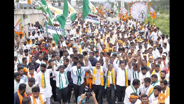  कांग्रेस ने कर्नाटक के मुख्यमंत्री का समर्थन किया