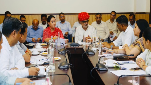 rajasthan-deputy-cm-diya-kumari-scolded-the-officials-on-the-problems-of-vidyadhar-nagar-area