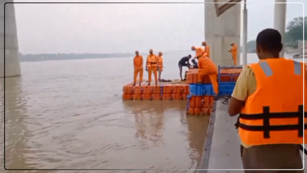 while-taking-a-selfie-a-girl-student-fell-into-the-ganga-river-two-students-also-jumped-in-to-save