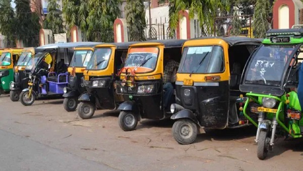 Ranchi Auto Rickshaw Strike Commuters suffer as autorickshaws go off-road in Ranchi