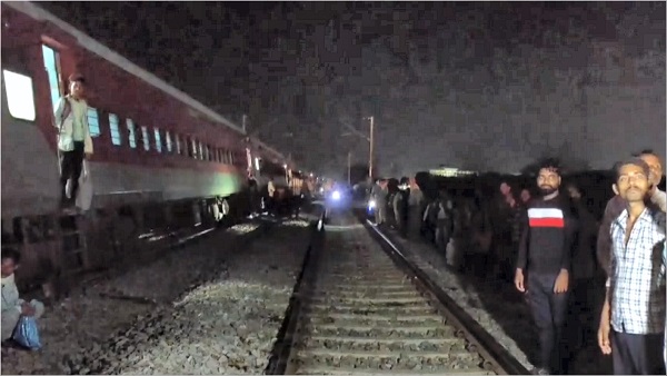 Sabarmati Express derail trains cancelled