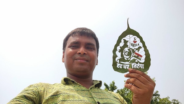 Har Ghar Tiranga Abhiyan PM Modi image on Peepal leaf international artist madhurendra unique msg