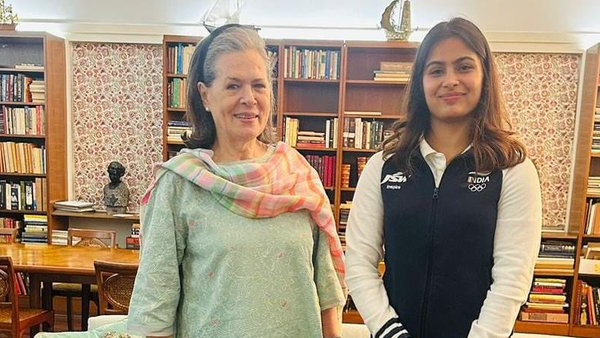 Manu Bhaker meets Sonia Gandhi