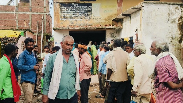 There is a shortage of fertilizer in Maihar