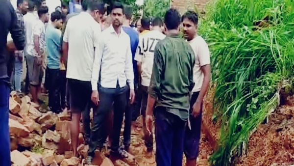 school children buried under collapsing wall in Garh town know what is the dispute between brothers