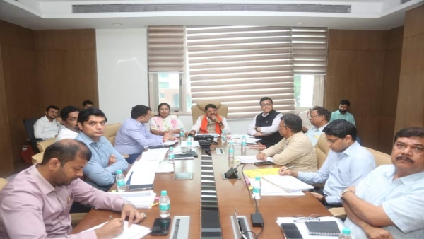 Bad roads will be improved Minister Kailash Vijayvargiya gave strict instructions to the officials