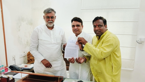 Congress leader Bundela met Prahlad Patel in Bhopal demanded investigation on corruption in Jogavan