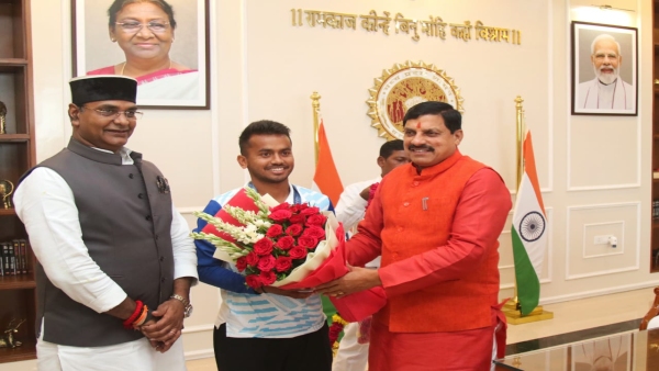 DSP Vivek Sagar bronze medalist in Olympics 2024 given a warm welcome met the CM