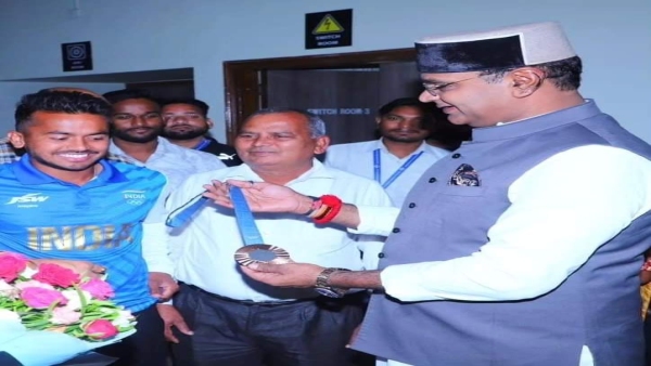 DSP Vivek Sagar bronze medalist in Olympics 2024 given a warm welcome met the CM