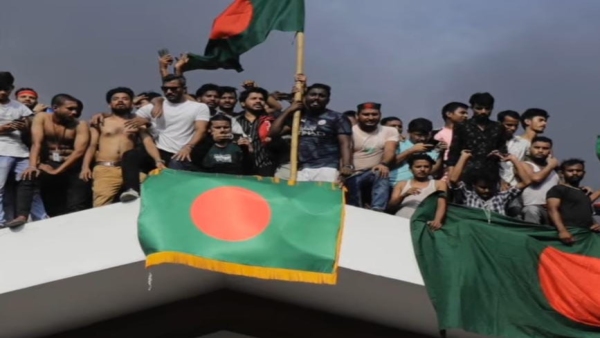 How is the situation in Bangladesh MBBS student sabiya khan tells her ordeal from Dhaka to India