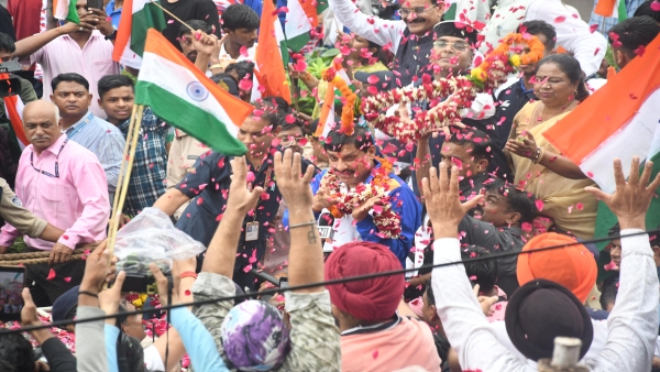 Chief Minister Mohan Yadav joins children in Tricolor Yatra honors Olympian Vivek Sagar