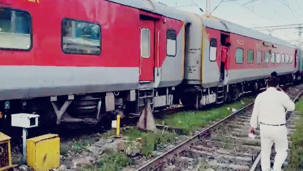 Two coaches of Saharsa special train derailed at Itarsi station