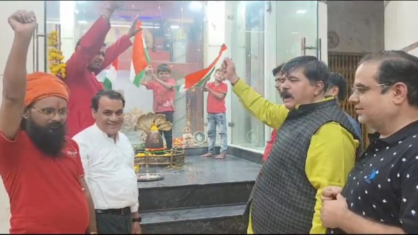 15th August tricolor flag was hoisted in the court of Bhole Baba under the aegis of Jagrut Hindu Manch