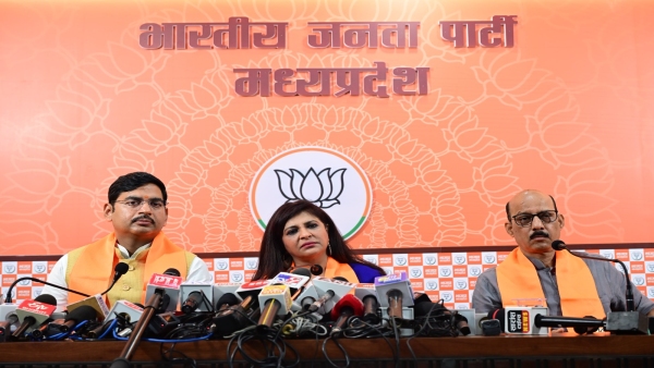 Shazia Ilmi targets Mamata Banerjee on gang incident with female doctor
