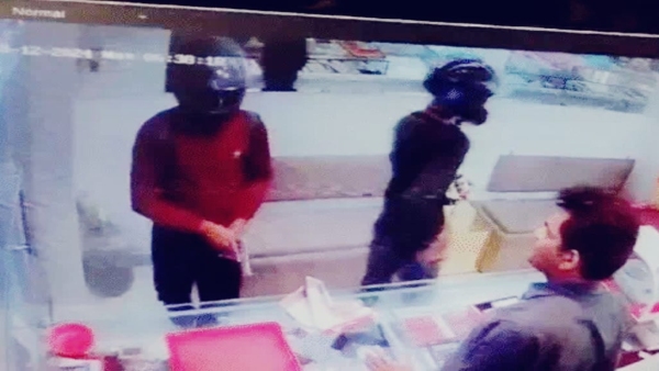 To pay off jija brother-in-law had conspired to rob a jewelery shop in Bagsevania