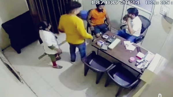 Patient dies in front of doctor in Pardeshipura video of heart attack surfaced