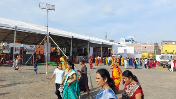 Minister Vishwas Sarang tied Rakhi to thousands of sisters on Rakshabandhan distributed purses as gifts Minister Vishwas Sarang tied Rakhi to thousands of sisters on Rakshabandhan distributed purses as gifts