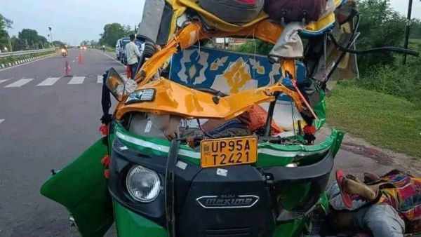 Accident of 16 passengers going to Bageshwar Dham in Chhatarpur MP 7 dead