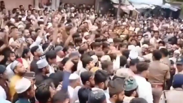 Chhatarpur Kotwali City was surrounded by Muslim community video of Muslim community