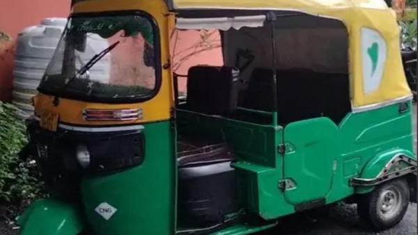 Film style robbery in passenger bus Jahangirabad police is investigating Film style robbery in passenger bus Jahangirabad police is investigating