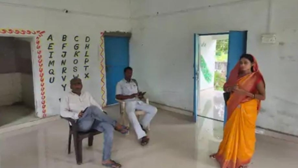 In Satna woman sarpanch was not given a chair in the gram sabha meeting Congress raised questions