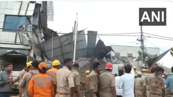 Building collapsed in Lucknow UP