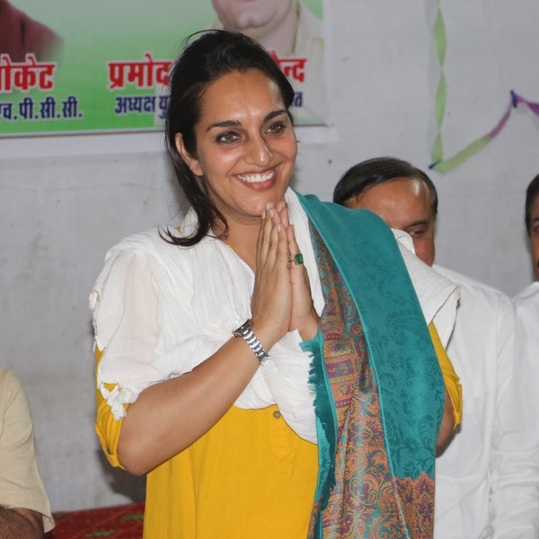 Most Beautful Chitra Sarwara