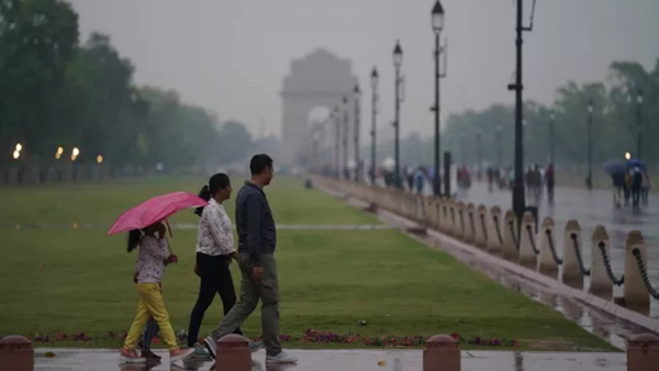 Delhi AQI improves