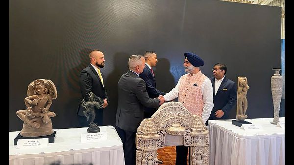 US to return 297 Indian antiquities