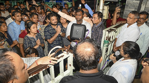 Mamata Banerjee Protesting doctors