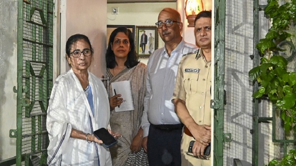 Mamata Banerjee Protesting doctors