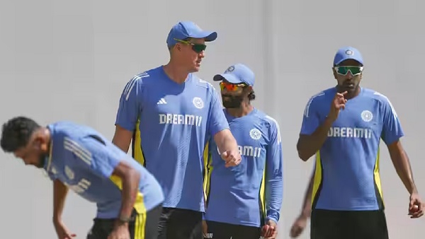 bowling coach Morne Morkel