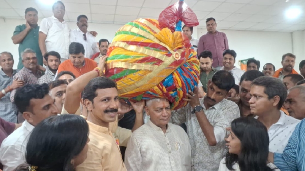 the-worlds-longest-2511-feet-five-coloured-turban-was-worn-on-the-birthday-of-an-mp-in-rajasthan
