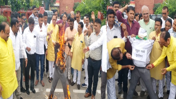 bjp-state-general-secretary-jitendra-gothwal-burnt-the-effigy-of-rahul-gandhi-made-allegations