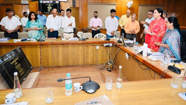 deputy-chief-minister-diya-kumaris-order-repair-roads-before-diwali-also-launched-an-app