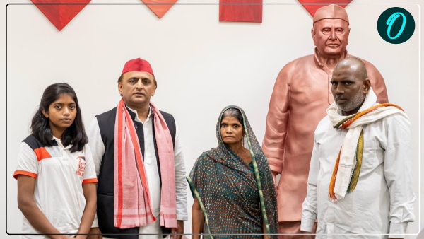 Akhilesh Yadav met Mangesh yadav family Akhilesh Yadav met Mangesh yadav family