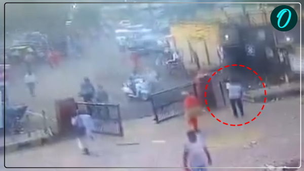 mother is crying and searching at Mathura Junction