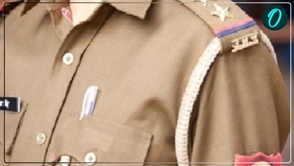 Hooligans held a woman inspector hostage in Lucknow