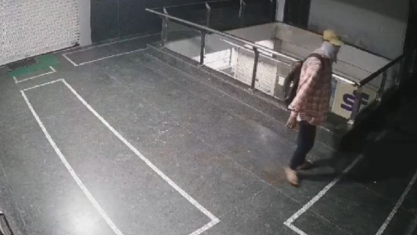 Thief left a threatening letter in ICICI