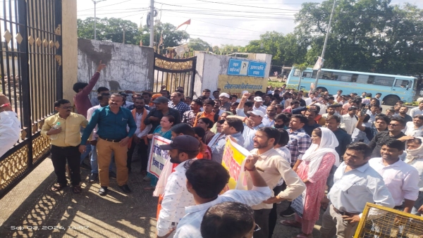 Protest by guest teachers in Sagar Demand to fulfill the announcement of former CM shivraj